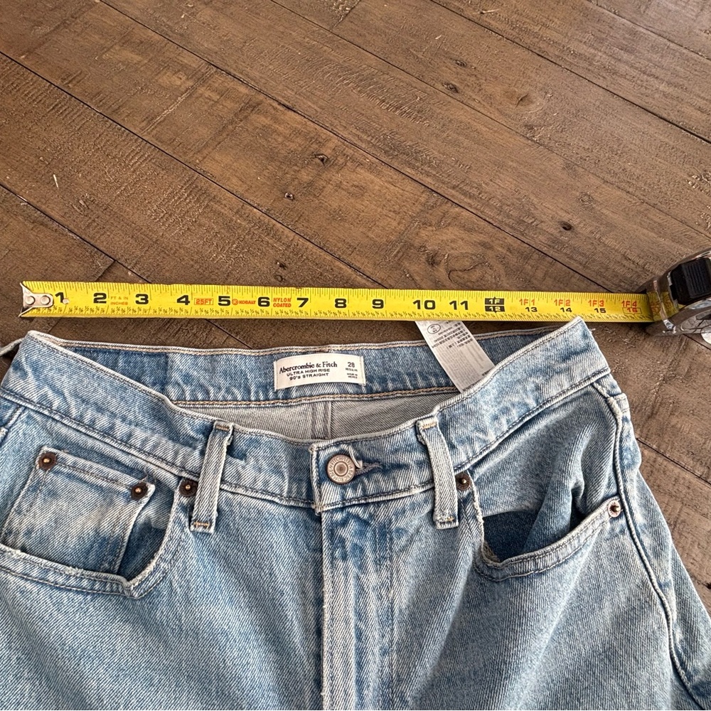 Abercrombie & Fitch Light Blue Cropped Jeans